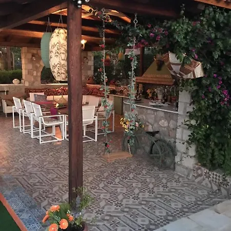 Villa Aisha With Private Tennis Court And Pool