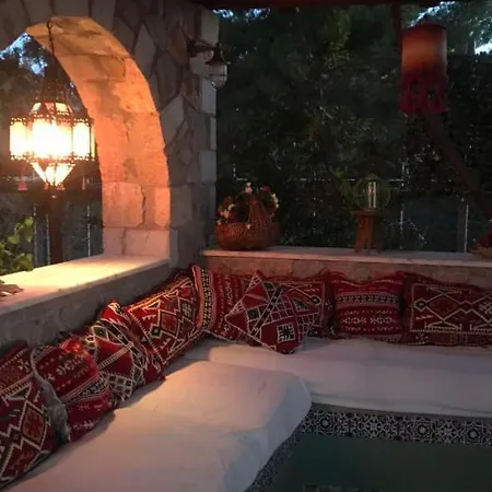 Aisha With Private Tennis Court And Pool