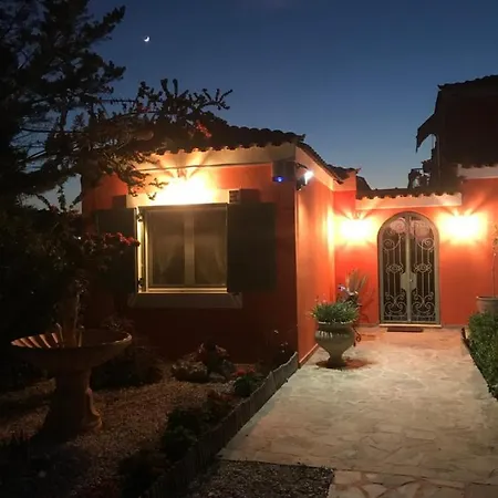 Villa Aisha With Private Tennis Court And Pool